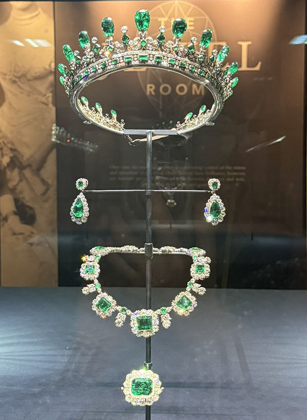 Queen Victoria's emerald jewels and tiara