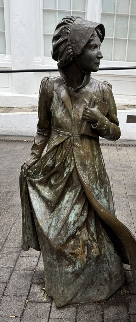 New statue of Jane Austen in the Basingstoke marketplace
